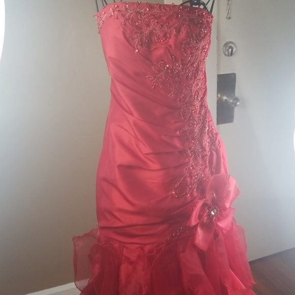 Prom / Sweet 16 gown - Picture 2 of 8